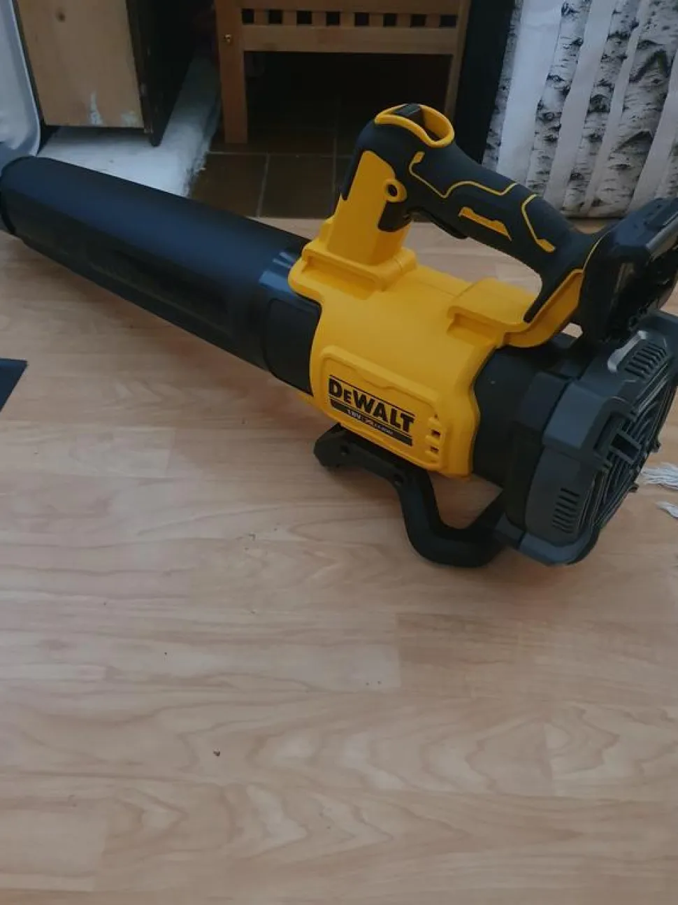 Akkulehtipuhallin DeWalt XR DCMBL562N-XJ 18V ilman akkua