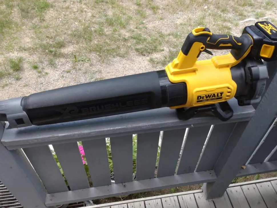 Akkulehtipuhallin DeWalt XR DCMBL562N-XJ 18V ilman akkua