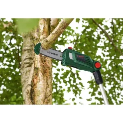 Akkuoksasaha Bosch UniversalChainPole 18 18V 2,5 Ah akulla