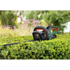 Akkupensasleikkuri Bosch UniversalHedgeCut 18-55 18V 2,5 Ah akulla