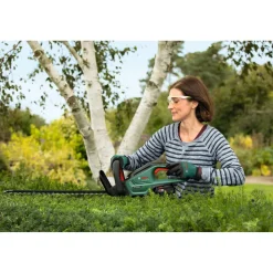 Akkupensasleikkuri Bosch UniversalHedgeCut 18-55 18V 2,5 Ah akulla