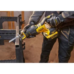 Akkupuukkosaha Stanley Fatmax V20 SFMCS311M1T-QW 18V 4,0 Ah akulla