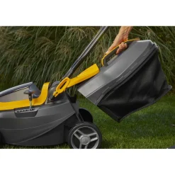 Akkuruohonleikkuri Stiga Collector 136E Kit 20V 2x2,0 Ah akuilla