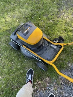 Akkuruohonleikkuri Stiga Multiclip 547 AE Kit 45 cm 48V 4,0 Ah akulla