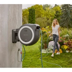 Akkutoiminen seinäletkukela Gardena PowerRoll XXL 40m valkoinen 18V 2,5 Ah akulla
