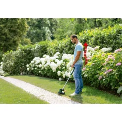 Akkutrimmeri Bosch UniversalGrassCut 18-260 18V 2x2,0 Ah akuilla