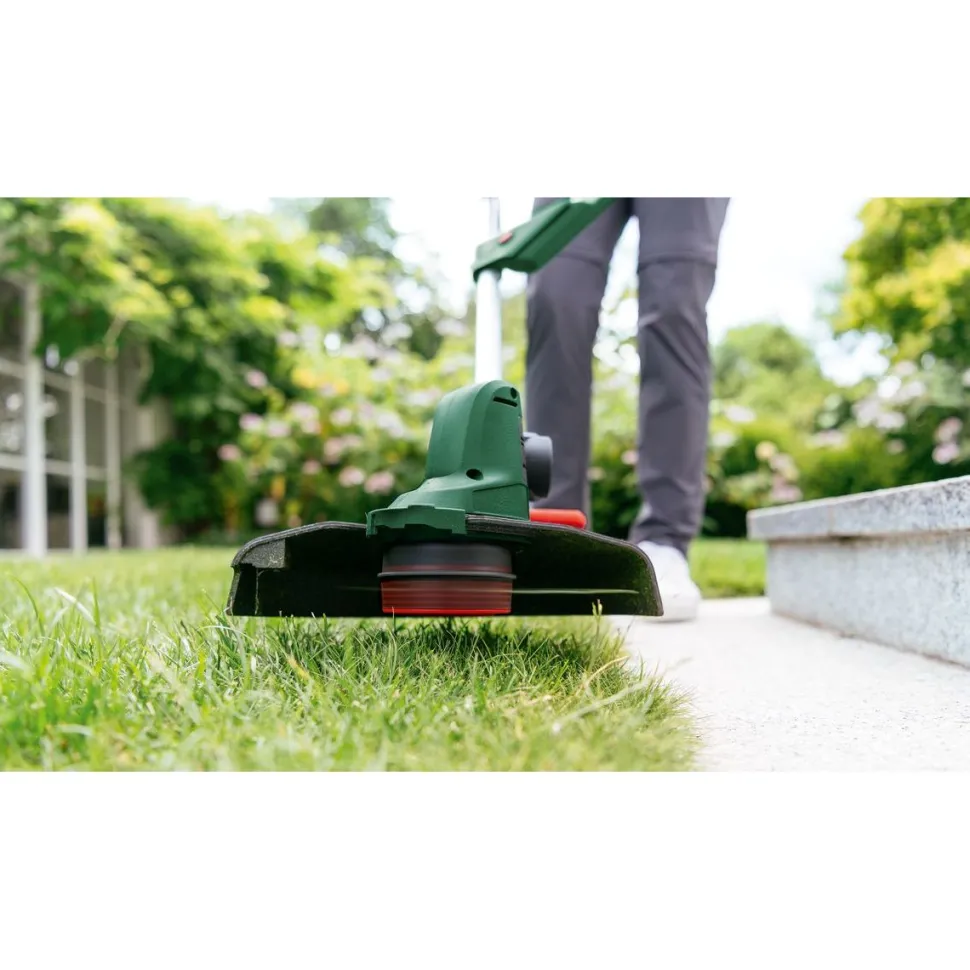 Akkutrimmeri Bosch UniversalGrassCut 18-260 18V 2x2,0 Ah akuilla