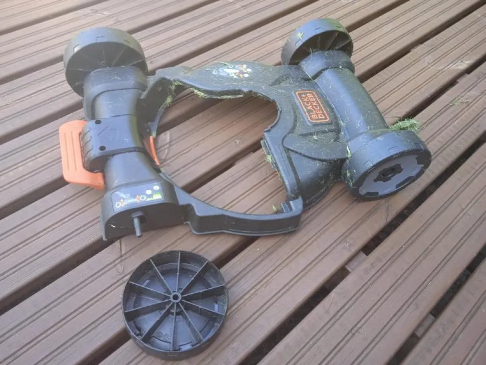 Akkutrimmeri 3-in-1 Black+Decker STC1820CM 18V Li-ion + ruohonleikkuualusta