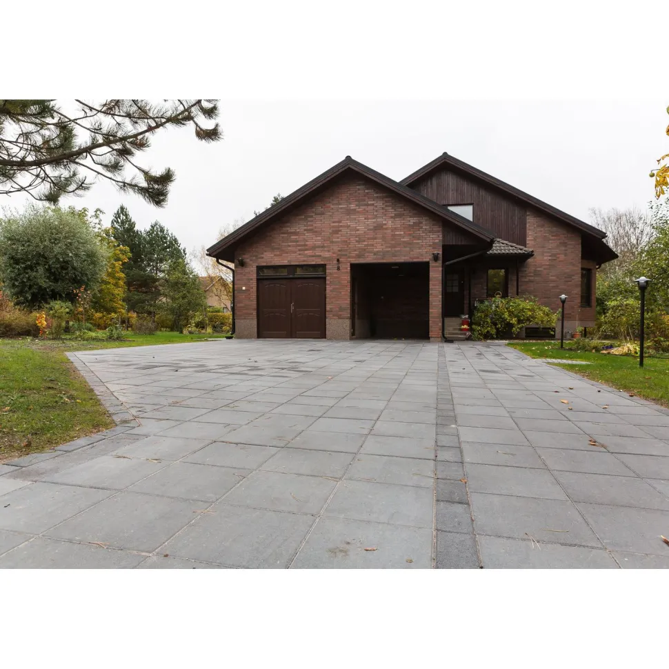 Betonilaatta 400x400x50 mm sileä musta