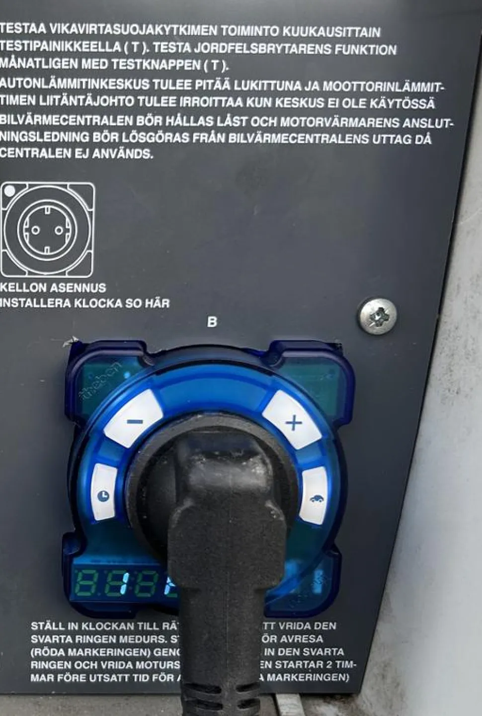 Digitaalinen kellokytkin Theben Timer AT-1 Hybrid, autonlataus-/lämmitysajastin, Bluetooth