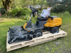 Etuleikkuri Stiga Park 300 LC Combi 85 M Q -leikkuulaitteella