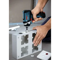 Iskuruuvinväännin Bosch Professional GDR 12V-105 2x2,0 Ah akuilla + L-Boxx