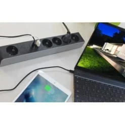 Jatkojohto Gelia Kombi 1,5m 5-osainen + 2xUSB-A + 1xUSB-C + kytkin musta/harmaa