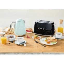 Leivänpaahdin Smeg TSF01BLEU 2-viipaleen musta