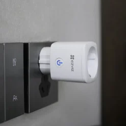 Älypistorasia EZVIZ T30 valkoinen