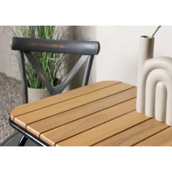 Parvekeryhmä Venture Home, 88x70cm Holmbeck-pöytä + 2 mustaa Tablas-tuolia