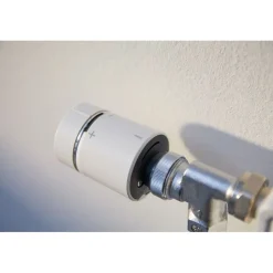Patteritermostaatti Schneider Electric Wiser iTRV, valkoinen
