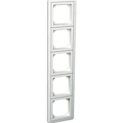 Peitelevy adapterilla Schneider Electric ExxactCombi, 5-osainen