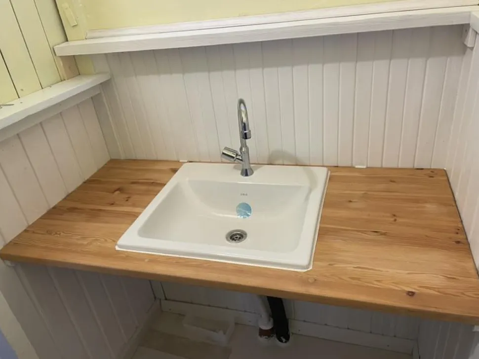 Pesuallas Vitra S20 hananreiällä upotettava 50 cm
