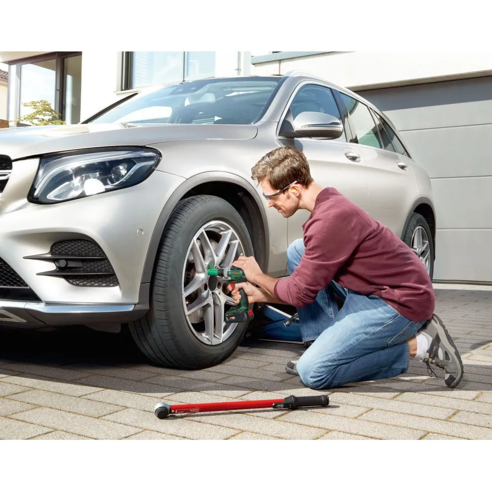 Renkaidenvaihtopaketti Bosch UniversalPump + UniversalImpactDrive 18V-350, 18V, 2.5Ah akulla