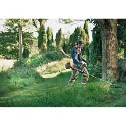 Ruohoraivuri Husqvarna 122R 21,7 cm³ trimmeripäällä