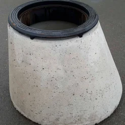 Säädettävä valurautakehys betonikartiolle Urjalan Sementtivalimo ø 600 mm H270 mm D400
