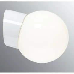 Seinävalaisin Ifö Electric Classic Glob Ø150mm opaalilasi valkoinen vino IP20