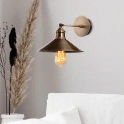 Seinävalaisin Linento Lighting Sivani, messinki