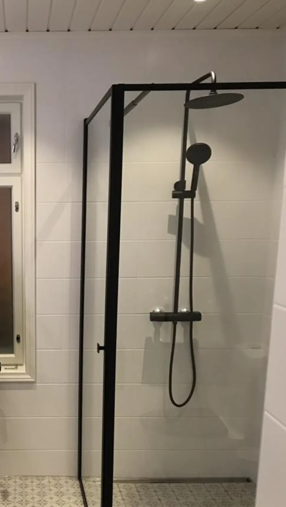 Suihkunurkka Bathlife Profil, 700-1000mm, musta, eri kokoja
