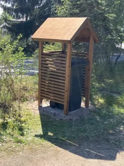 Suunnikas jätekatos 84x84 cm ruskea 240 l astialle