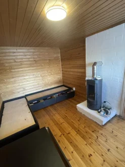 Valurautatakka Plamen Tara, 120m³, 6 kW, musta
